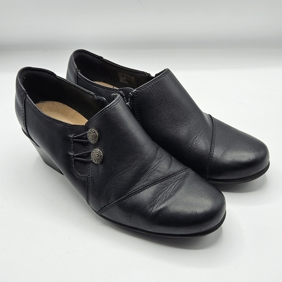 Clarks Booties size 7 1/2 W - Picture 1 of 15